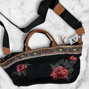 Chillx handbag with embroidery